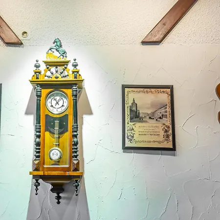 House With The Clocks Apartment *