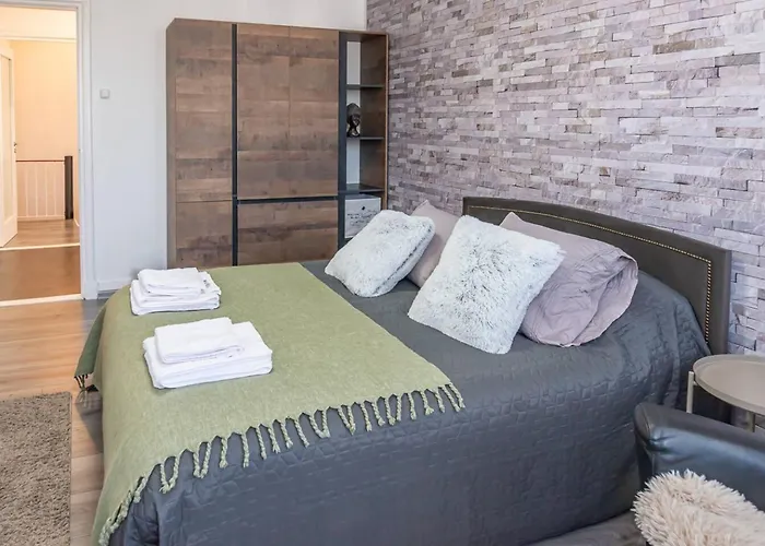 Appartement House With The Clocks